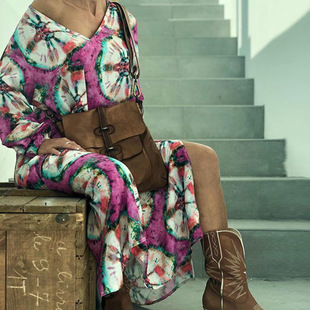 2025 autumn and winter new women's long-sleeved loose v-neck printed large size women's dress